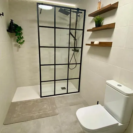 Piso De Diseno En Con Parking Gratuito דירה