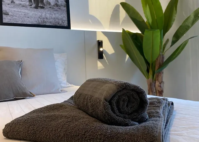 Piso De Diseno En Con Parking Gratuito *